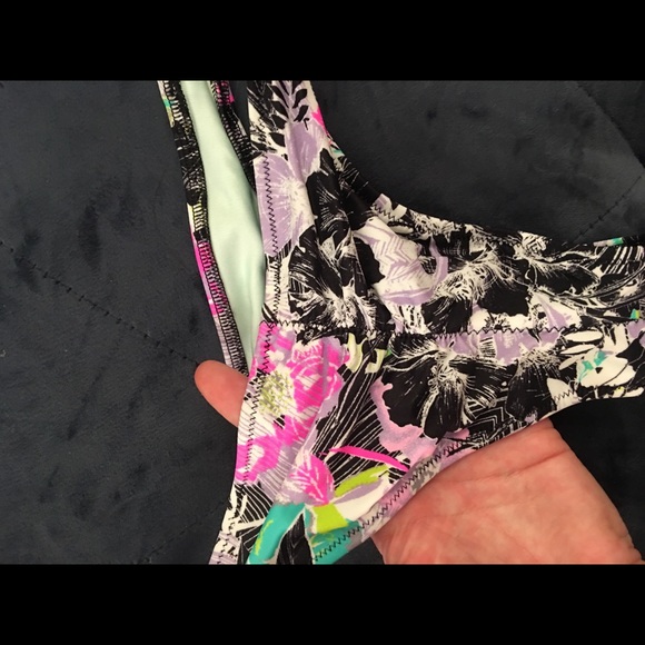 Victoria’s Secret diamond cheeky bottoms! - Picture 5 of 5